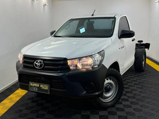 TOYOTA HILUX 2.8 D-4D TURBO DIESEL CS 4X4 MANUAL TOYOTA HILUX 2.8 D-4D TURBO DIESEL CS 4X4 MANUAL